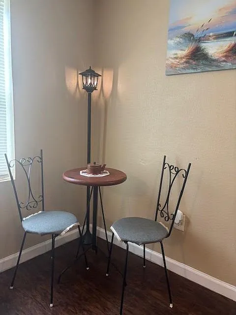 3 bed, 2.0 bath, 1160 sqft, $3,000 — Photo 4