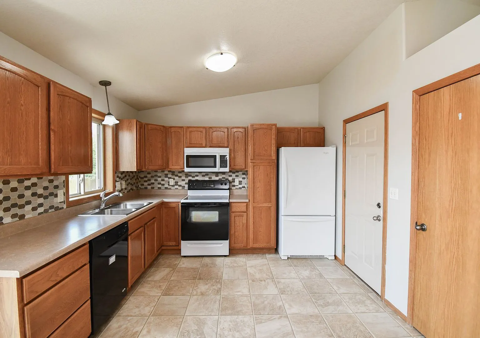 Spacious Ranch Home with 3-Car Garage, Finished Basement & Fenced Yard! — Photo 4