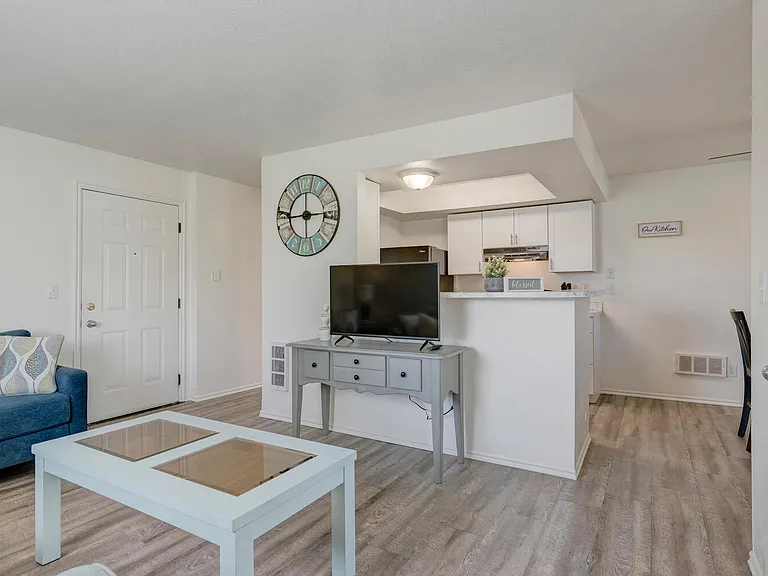 Parkwood Pointe Apartments — Photo 101