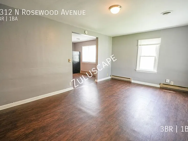 2312 N Rosewood Ave — Photo 2
