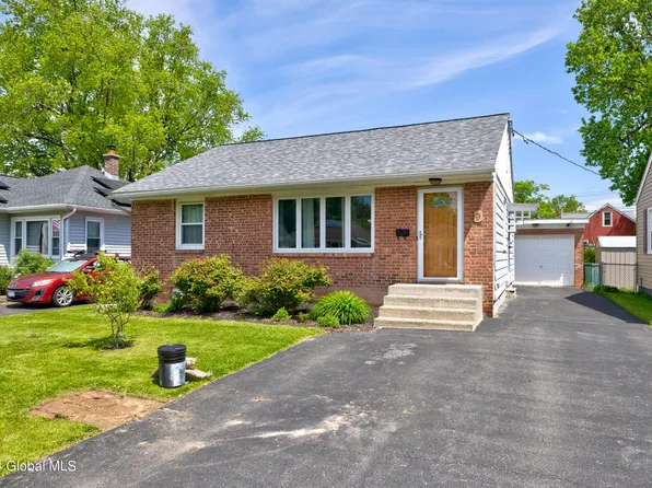 9 Fordham Court, Albany, NY 12209