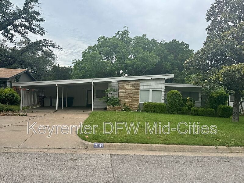1st image of 3104 Medina Ave