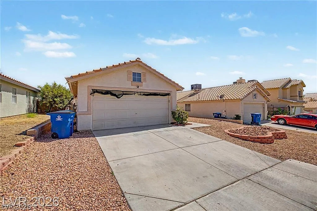 2 bed, 2.0 bath, 1050 sqft, $1,895 — Photo 2