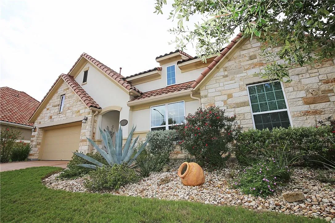 4 bed, 3.0 bath, 2691 sqft, $3,395 — Photo 2