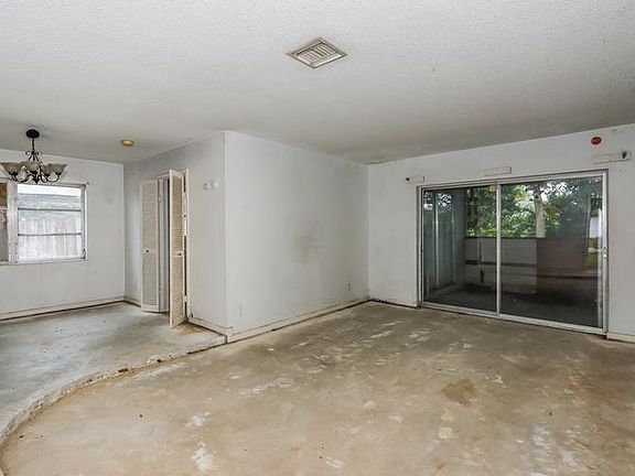 4th image of 6901 SW 7th Ct