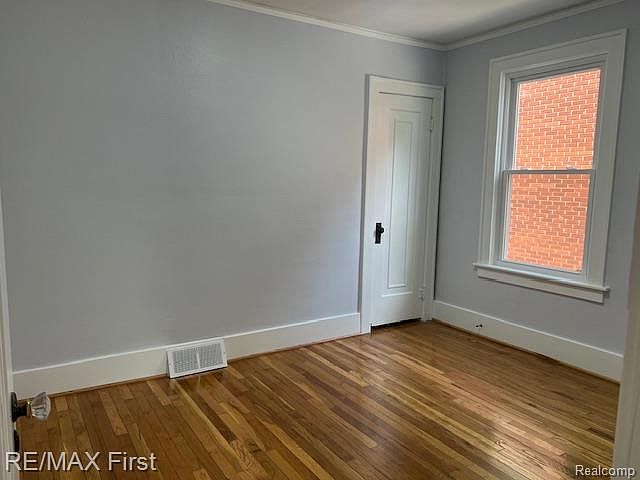 544 Laprairie St, photo 10