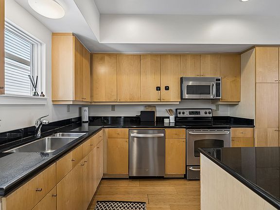 4th image of 807 18th Ave #306
