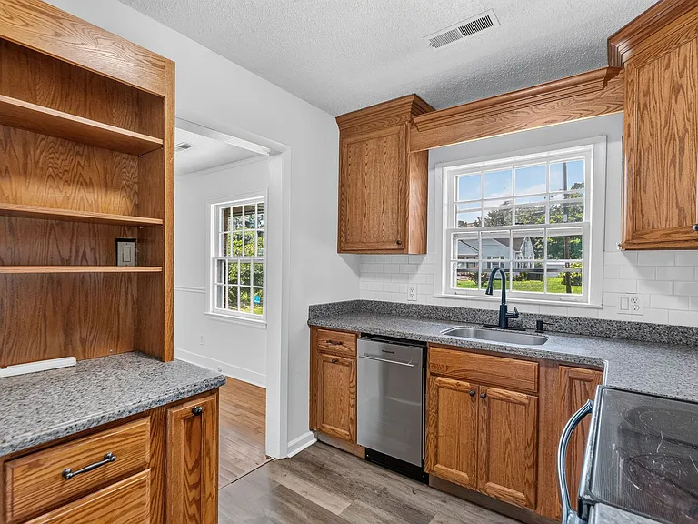 1604 Truman Ave — Photo 13