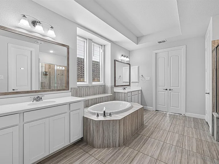 24419 Avanti Dr — Photo 45