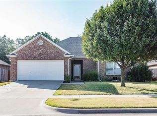 715 Oakmont Dr, Ennis, TX 75119