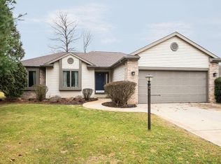 53565 Arrowwood Dr, Elkhart, IN 46514