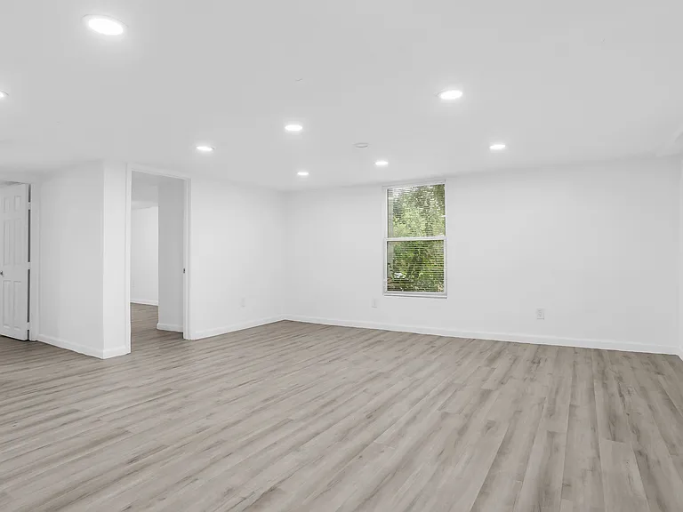 2735 Stuart Dr — Photo 37