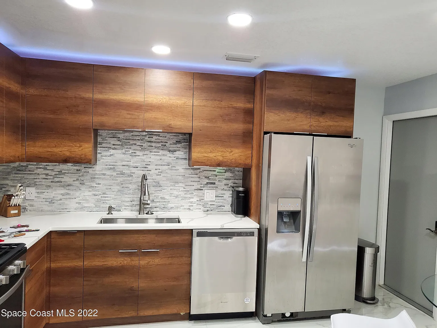 3 bed, 2.5 bath, 1376 sqft, $2,100 — Photo 2