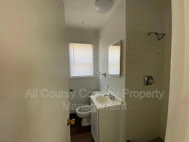 864 N 5th St #2 — Photo 6