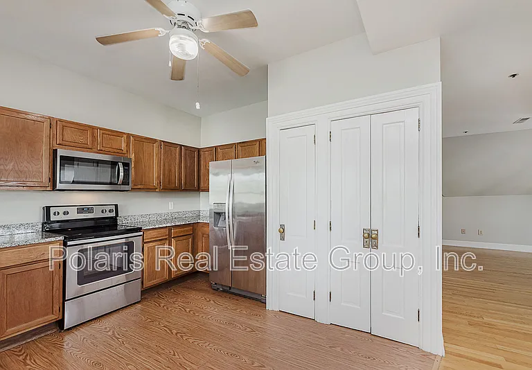 101 E 14th St #3 — Photo 17