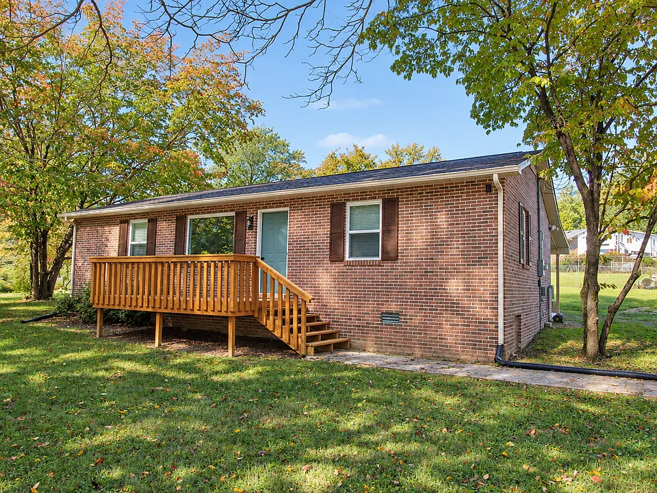 1423 Shadow Ln