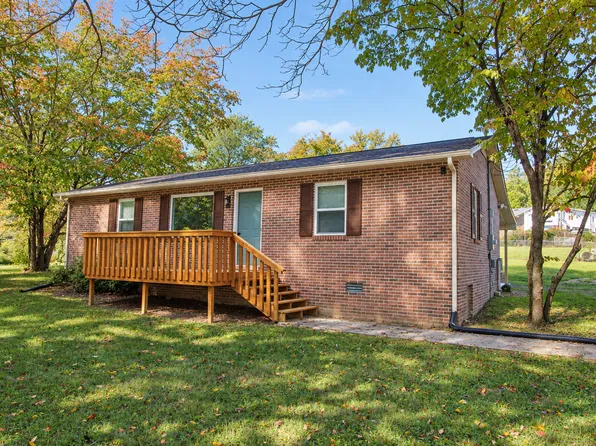 1423 Shadow Ln, Cookeville, TN 38501