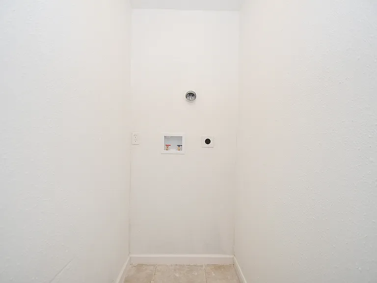 7637 Harwin — Photo 19