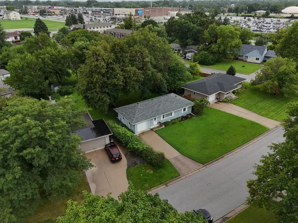 624 River Oak Dr, Ames, IA 50010