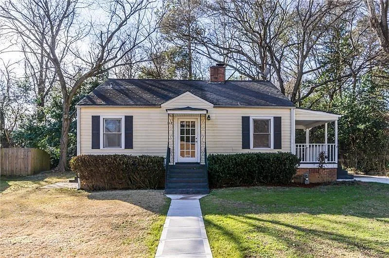 312 Phillips Dr SE