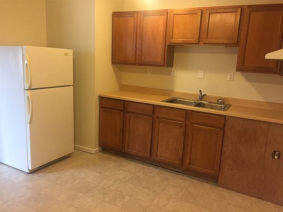 3rd image of 264 Lincoln St APT 8