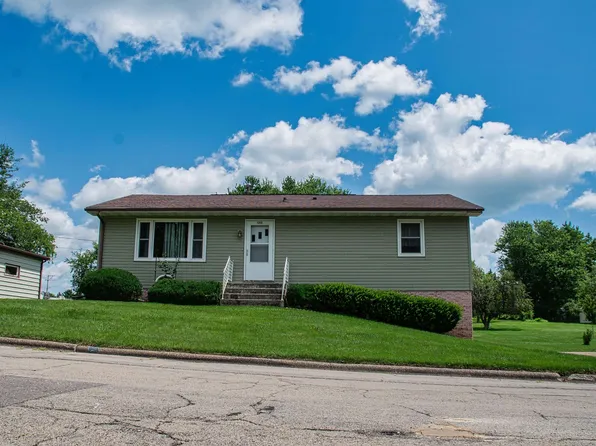 1215 7th Ave, Platteville, WI 53818