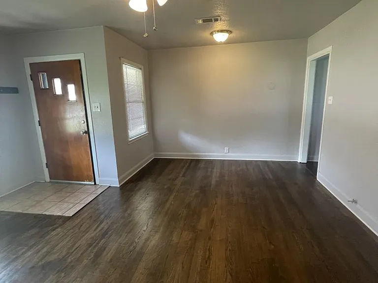 2211 Helena Ave — Photo 5