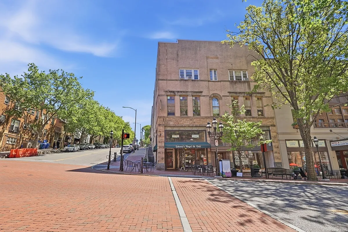 Building Photo - 79 W Market St #G
