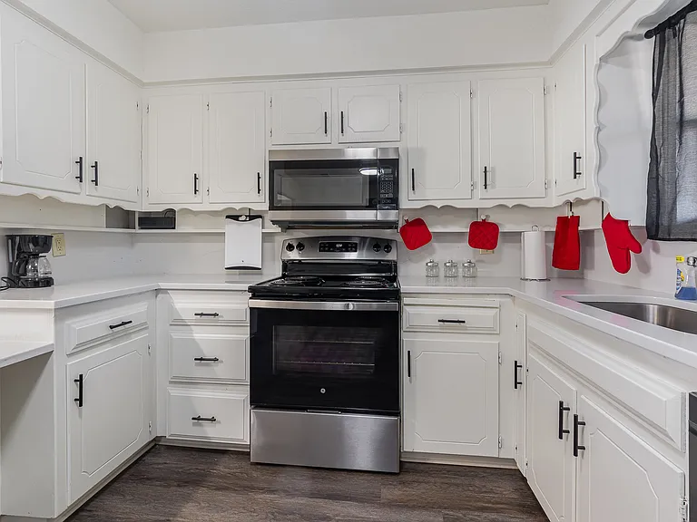 501 Field St — Photo 9
