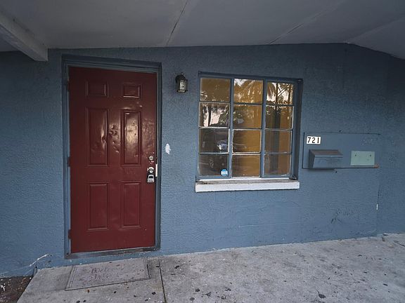 4th image of 721 21st Ave S #1