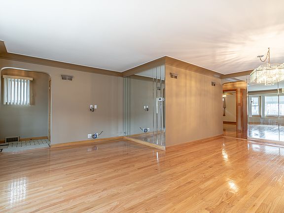 3rd image of 3524 N Nordica Ave