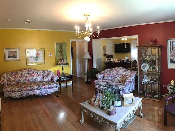4th image of 1002 S Natchez St