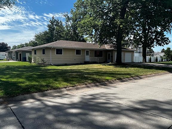 3rd image of 209 N 9th St