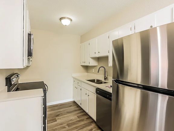 3rd image of 853 Essex Dr #1