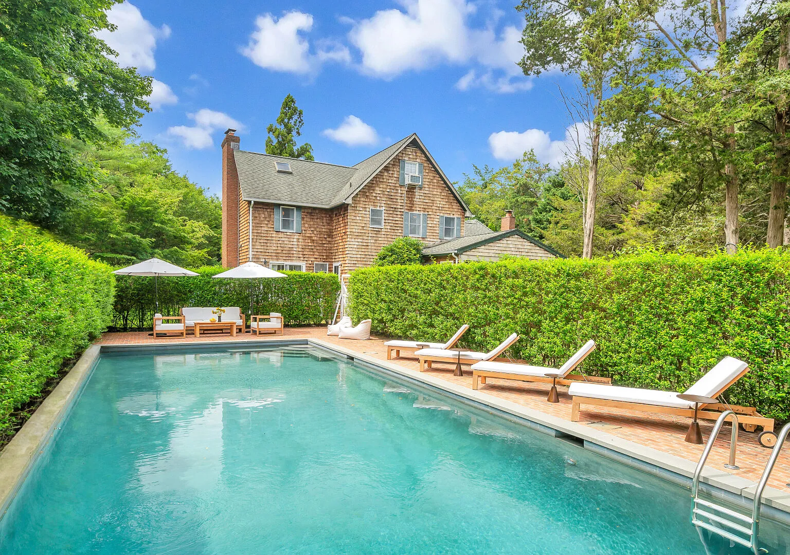 East Hampton home 2 miles from the beach — Photo 1