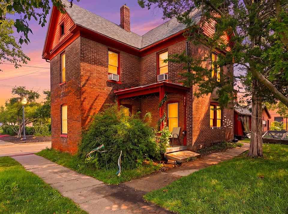 1st image of 214 N Gilbert St