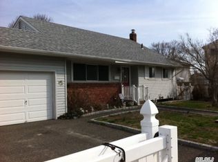 112 E Hampton Rd, Lindenhurst, NY 11757