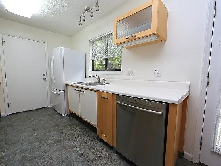 505 Fostoria Ct — Photo 11