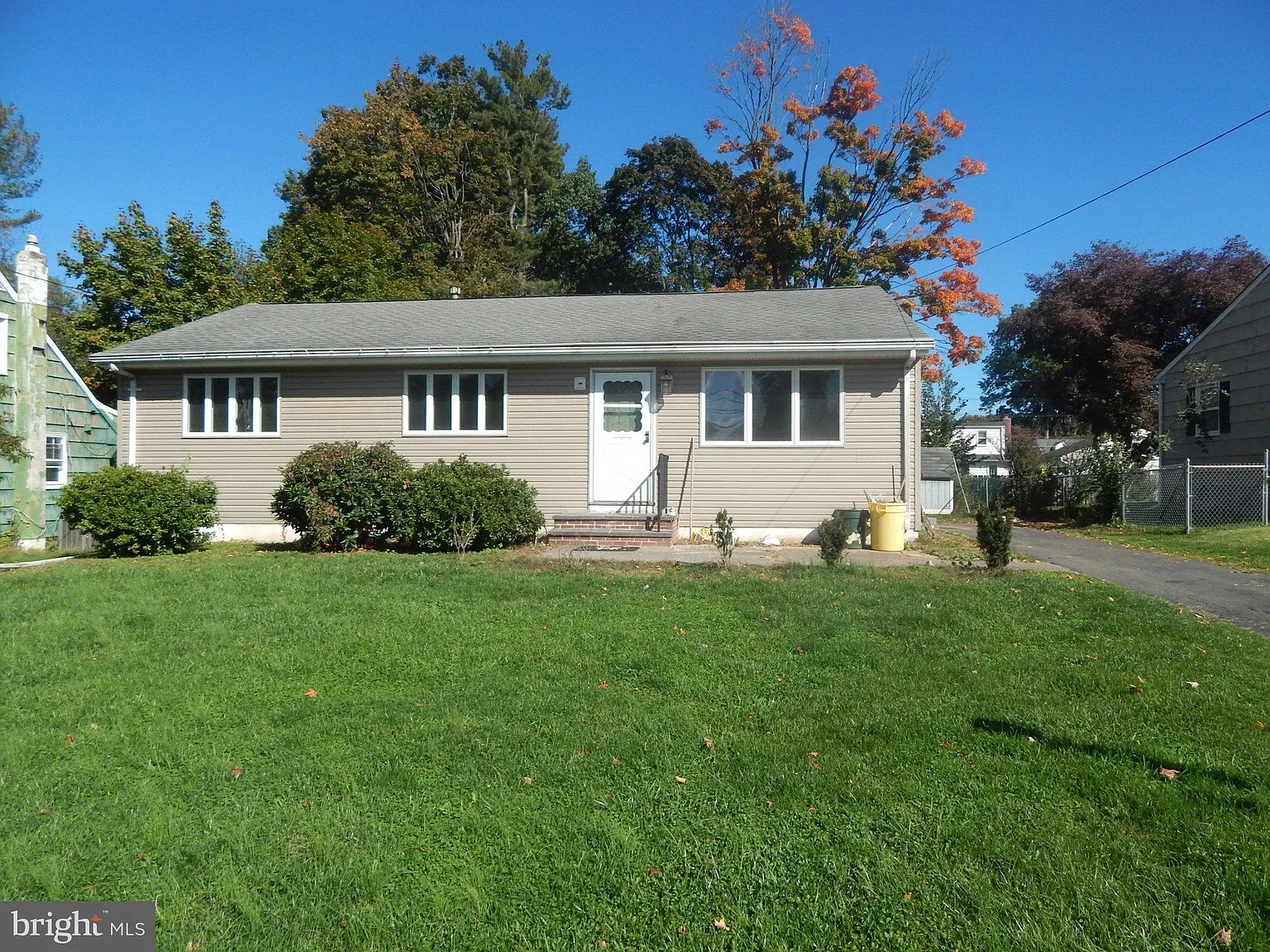 3 bed, 1.0 bath, 9520 sqft, $2,700 — Photo 1