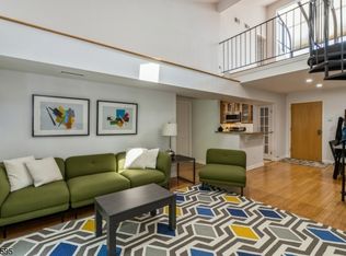 51 Mount Kemble Ave APT 402, Morristown, NJ 07960