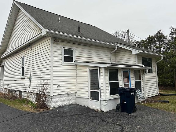 3rd image of 8260 Clinton River Rd