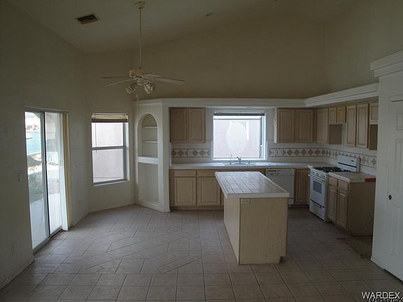 3rd image of 2033 E Lago Grande Cir