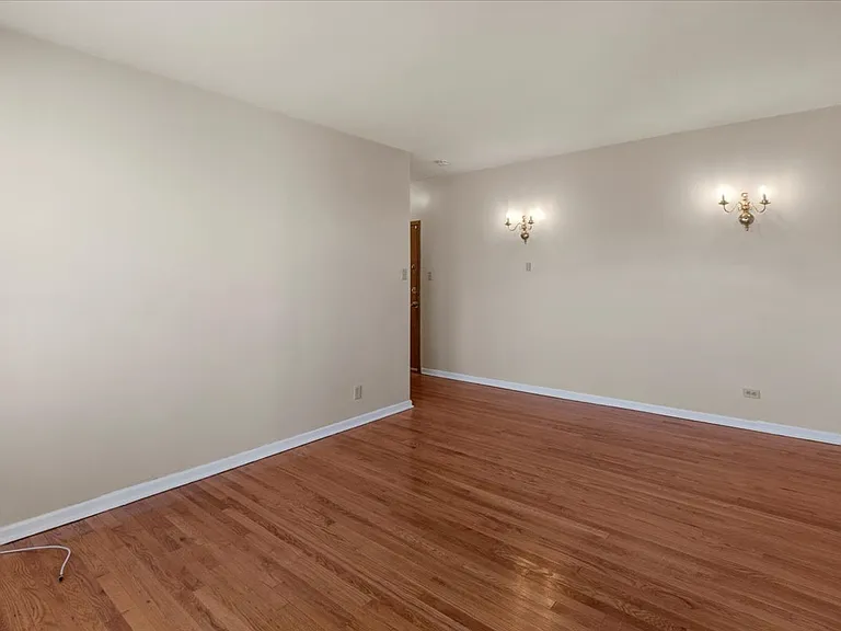 1934 E 74th St #302 — Photo 6