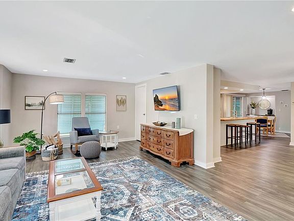 5th image of 261 Matecumbe LN