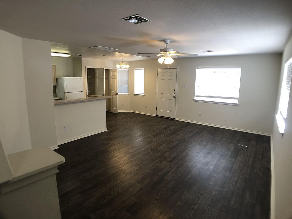 1st image of 935 Sagewood Trl