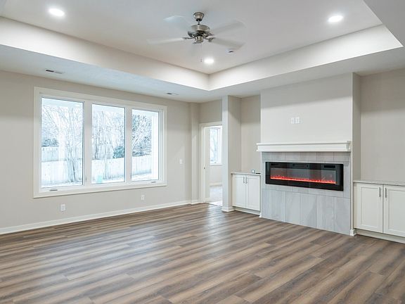5th image of 923 Crest Dr
