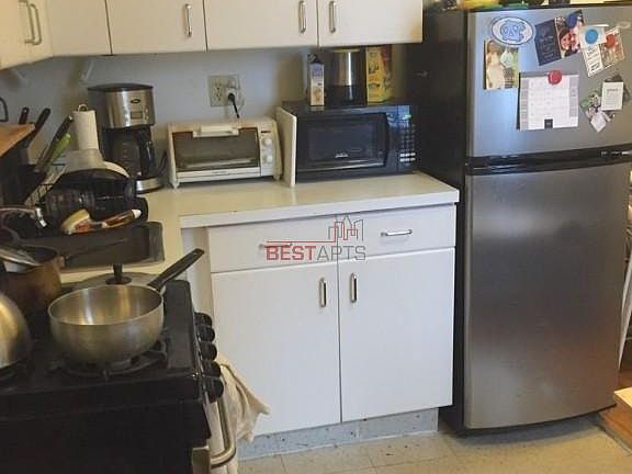 2nd image of 132 Thompson St APT 12