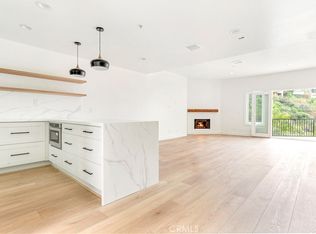401 Seaward Rd APT 9, Corona Del Mar, CA 92625