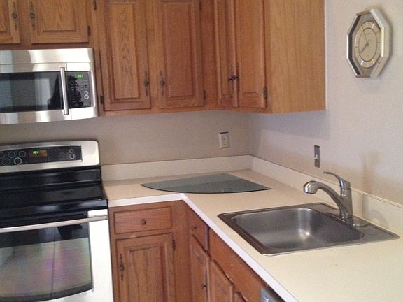 Kitchen with stainless app