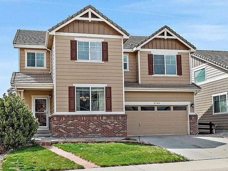 2143 Broadleaf Loop — Photo 1